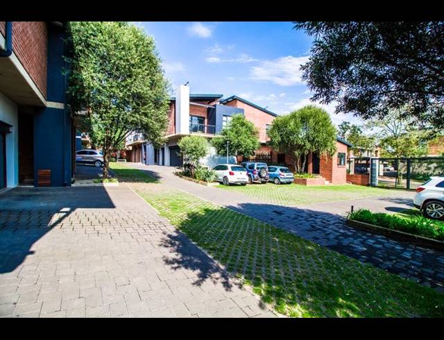 1 BEDROOM COMPLEX FOR SALE IN MENLO PARK